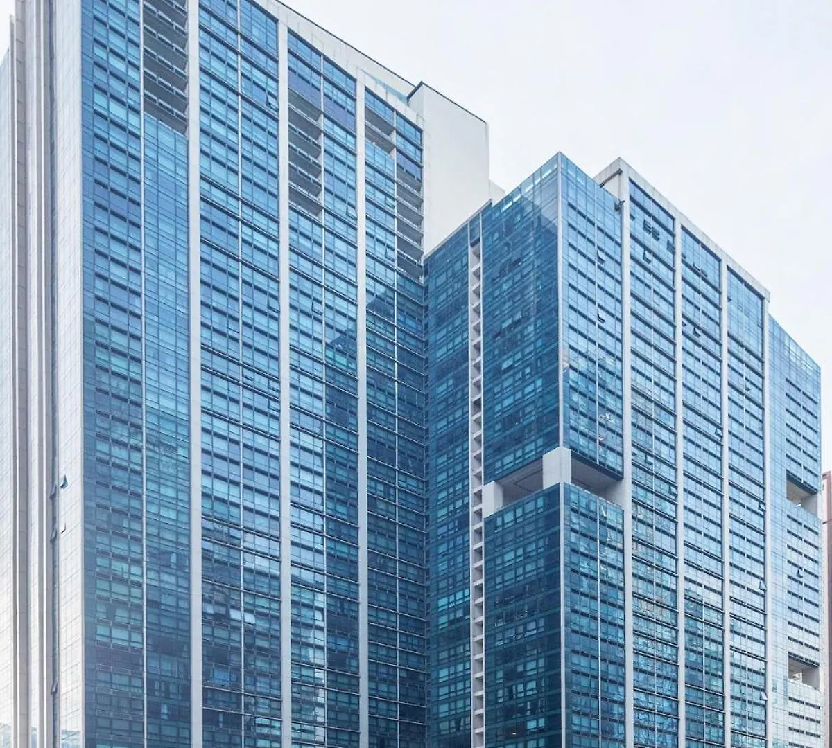 Stylish Condo In Bgc Near Uptown Mall And St Lukes Manila